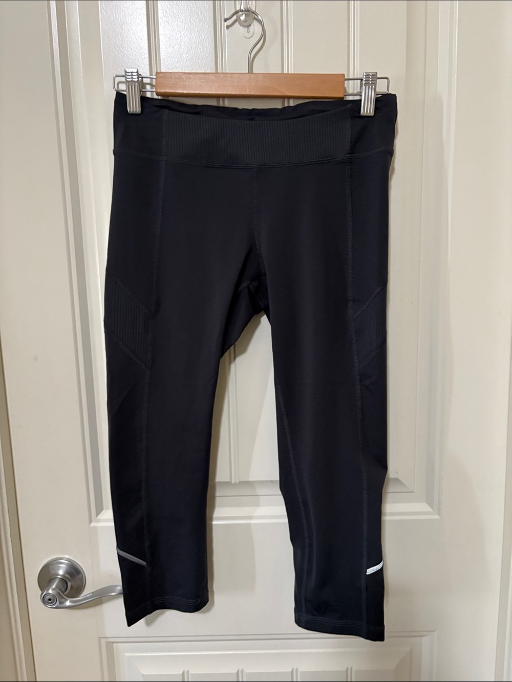 Lucy‎ Women's Dark Gray Athletic Capri Leggings